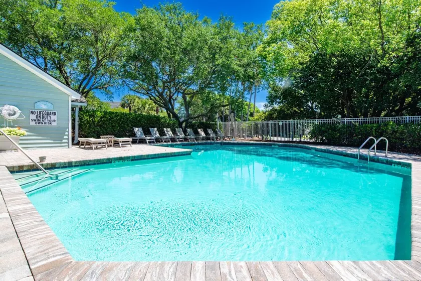 5 Min Walk to Beach & Community Pool; Views of Lagoon & Ocean from Rooftop Deck; Great for Families! - Image 1
