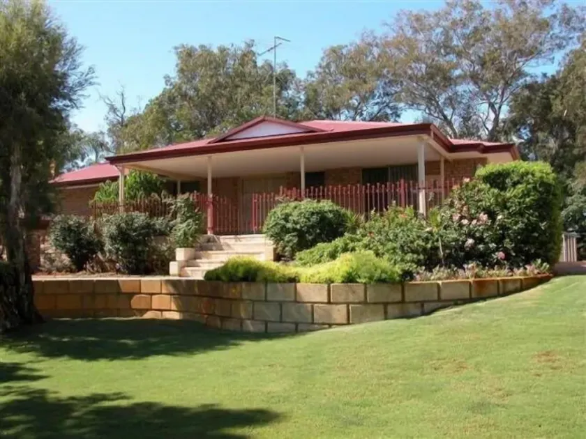 The Ravenswood Retreat - Image 1