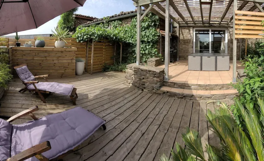 Countryside cottage with pets allowed, private terrace - Image 1