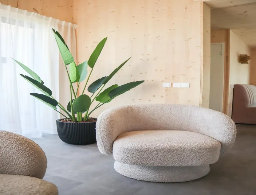 Luxury Oceanic Bungalow for 6 Guests - Image 1