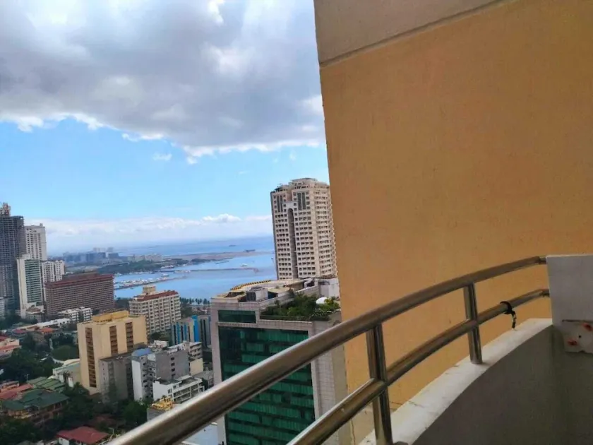 Studio on 30th flr with Balcony | Stunning Overlooking City of Manila & Bay - Image 1