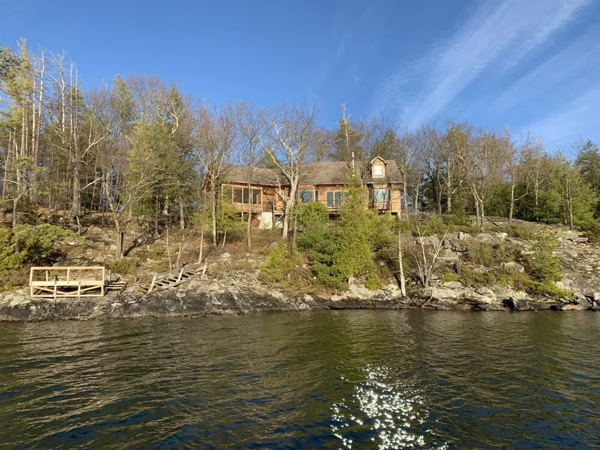 Private Lakefront Retreat - 4/3 8 people, amazing  views, sunsets and privacy! - Image 1