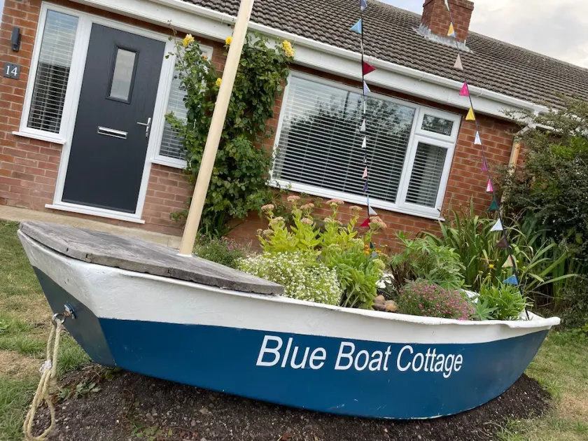 Blue Boat Cottage, Sutton on Sea - beautiful, dog friendly, cosy cottage - Image 1