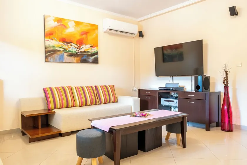 Seaside Luxury Residence near the Airport - Image 1