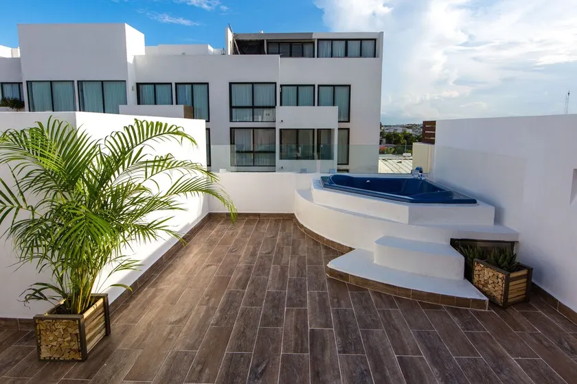 Charming Huge PH with Private Rooftop and Jacuzzi - Image 1