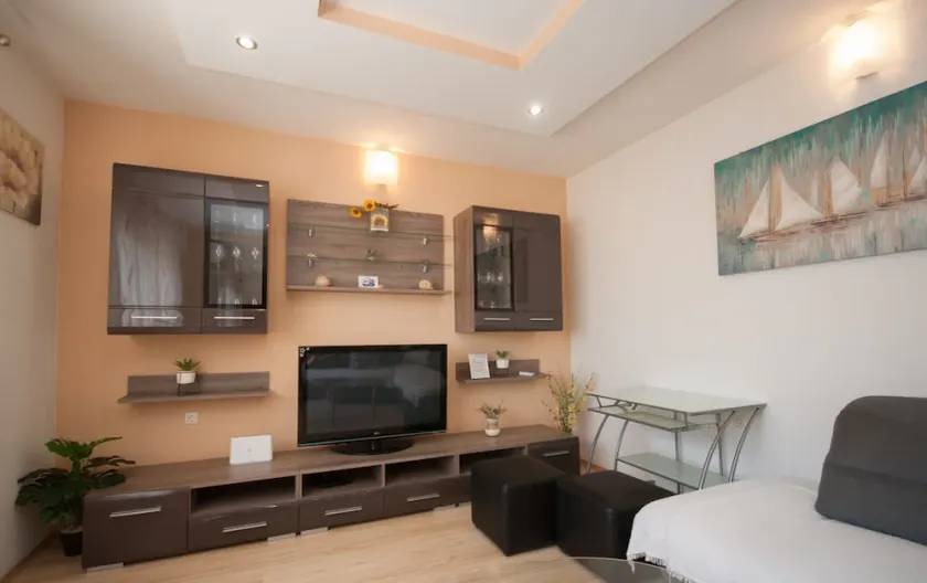 Large apartment close to the beach - Image 1