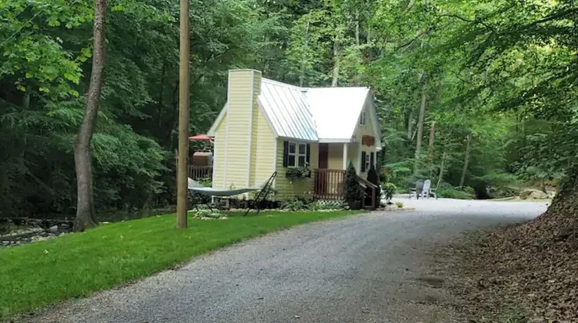 Molly Branch Cottage- Beautiful Private Setting, 5 Star ABNB, Newly Listed VRBO - Image 1