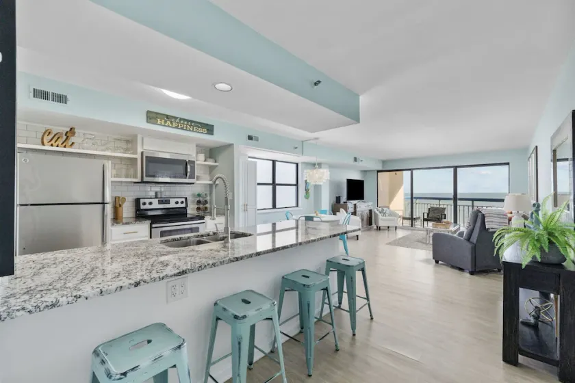 ~ * STILVOLL & RENOVIERT!* ~ DIRECT OCEANFRONT 2BR / 2BA CONDO COMFORTABLE & CLEAN - Image 1