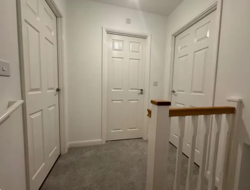 Elegant King Room With Wifi & Parking - Image 1