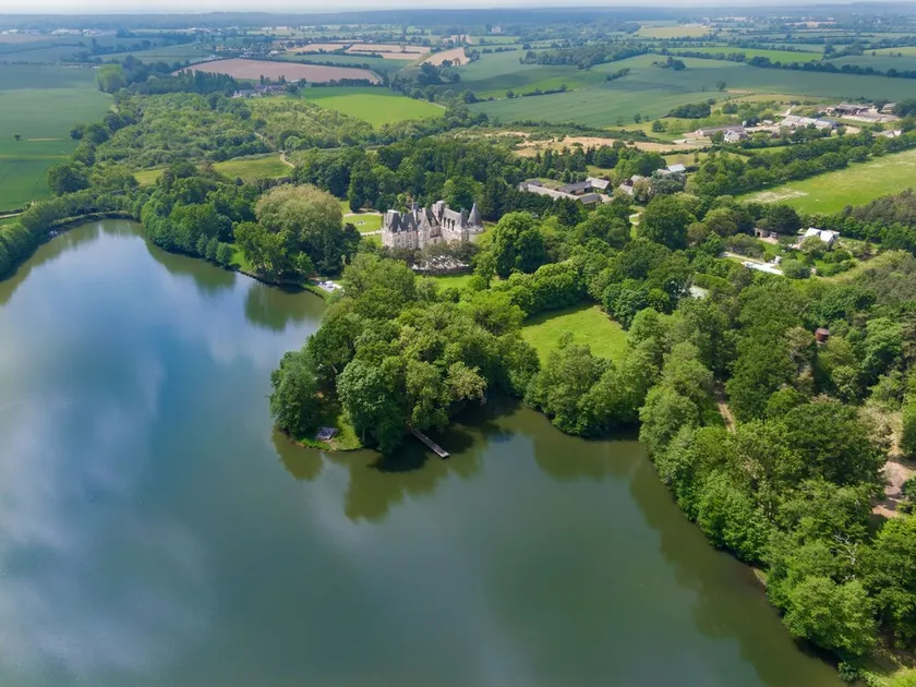 Lusso Castello Sul Lago Con Un'Isola, Piscina E Magnifico Parco - Image 1