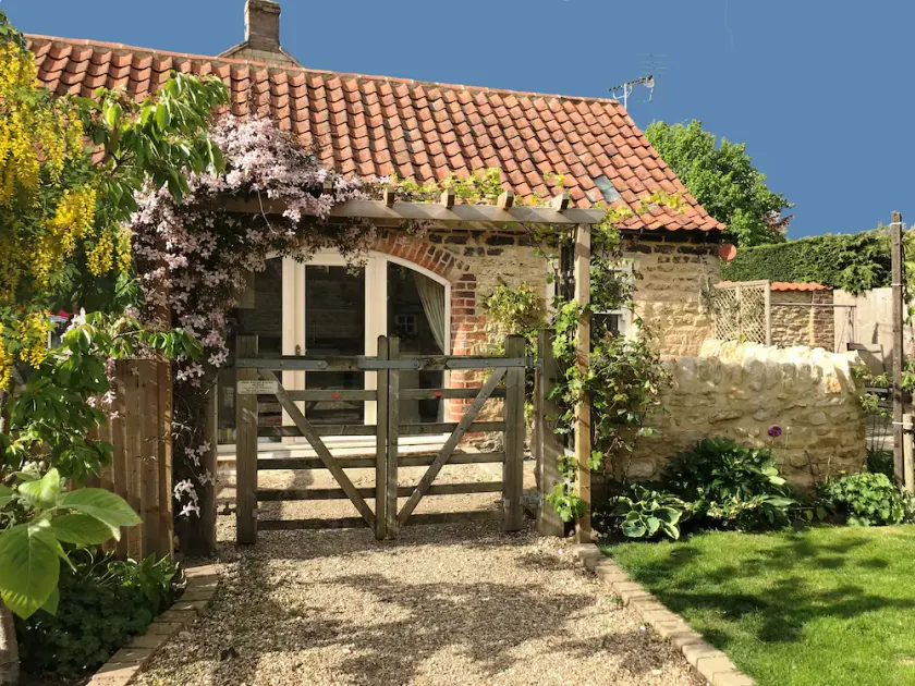 NEW with Vrbo! Stunning 1 bed barn conversion in beautiful rural village - Image 1