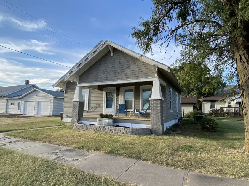 Quiet Small Town Stay - Image 1
