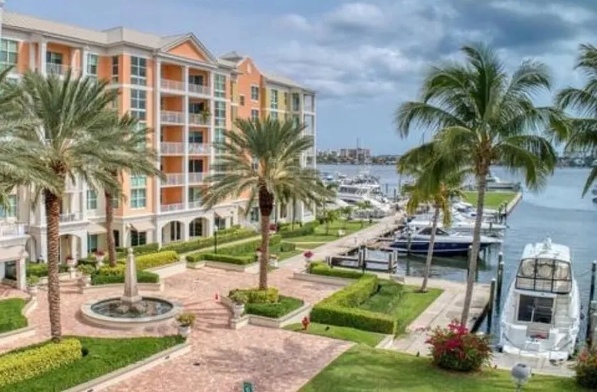 Resort Style Living 5 minutes from the beach  - Image 1
