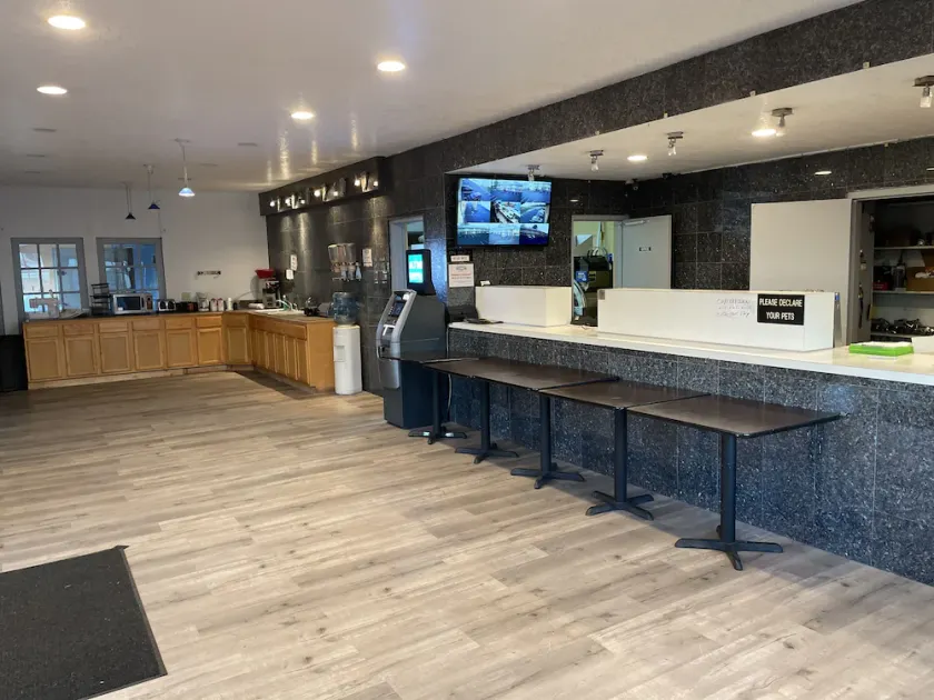 Capital inn - Image 1