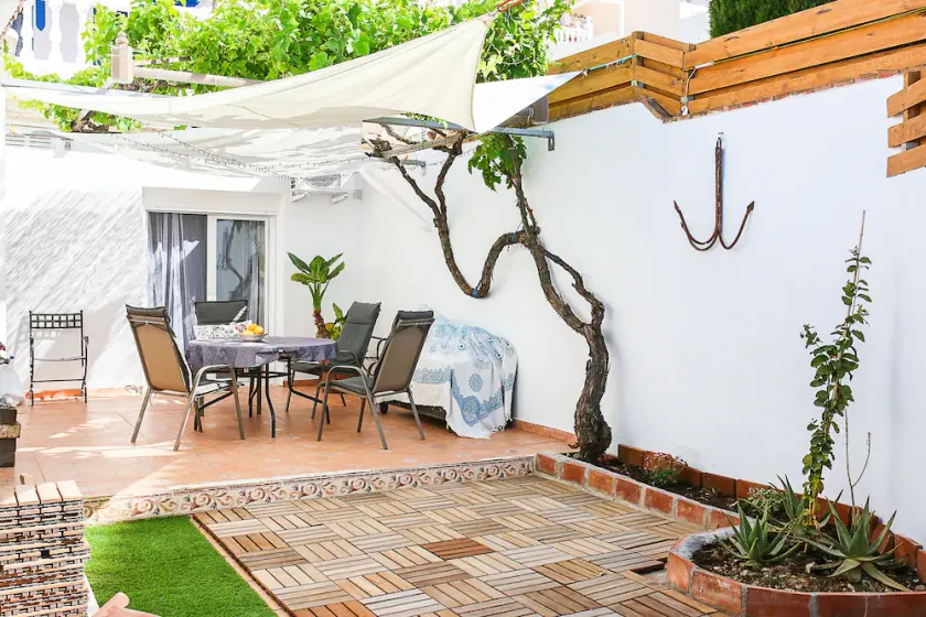 Apartamento con Patio Privado Junto al mar - Image 1