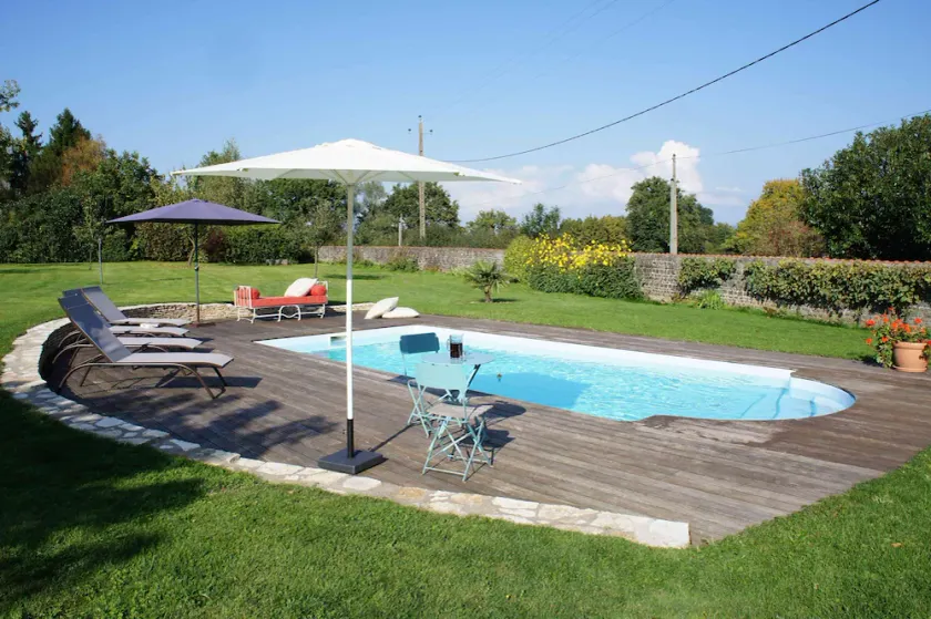 Ferienhaus mit Pool in einem ruhigen Dorf inmitten der Natur - Image 1