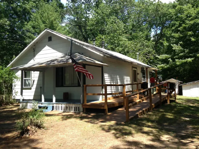 Three bedroom one bath home and 3 1/2 wooded acres - Image 1