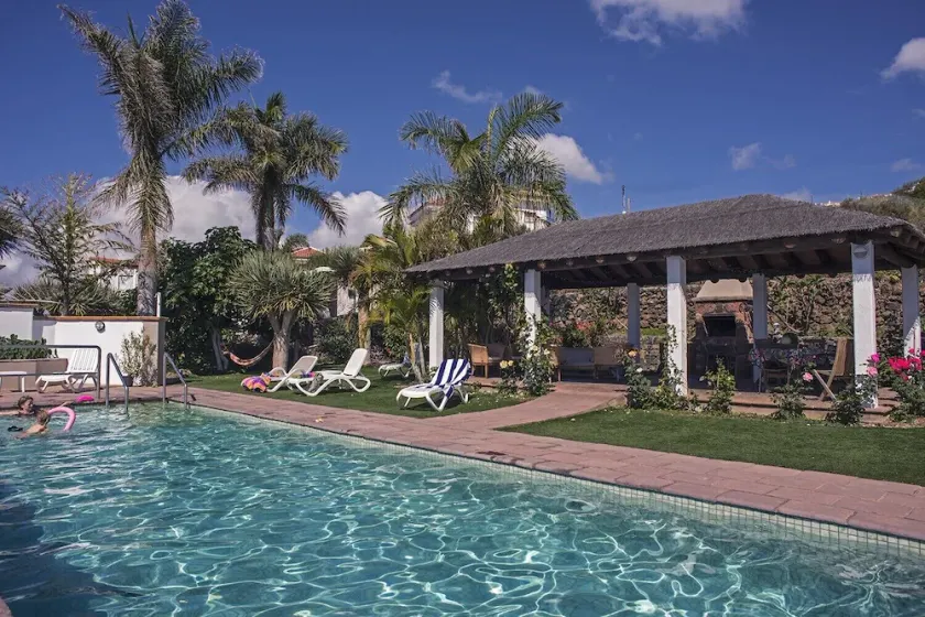 2 Bedrooms, Mountain View, HEATED POOL, Heating, Terrace, Free Wifi (5) - Image 1