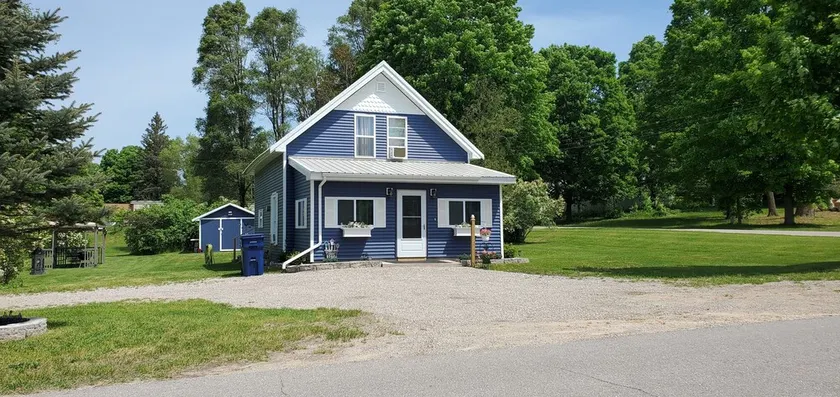 Newly updated cottage, close to Crystal Mtn and groomed trails - Image 1