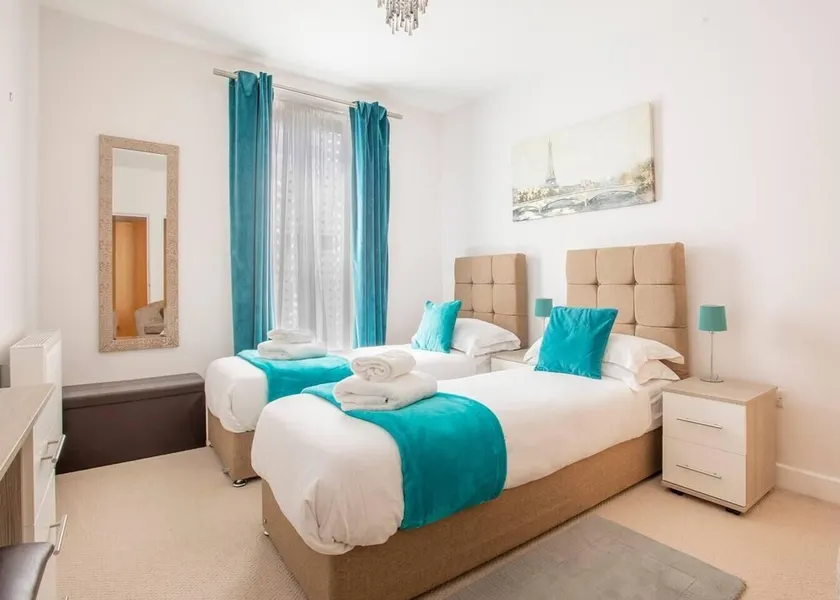 Castle Haven, Redhill - Image 1