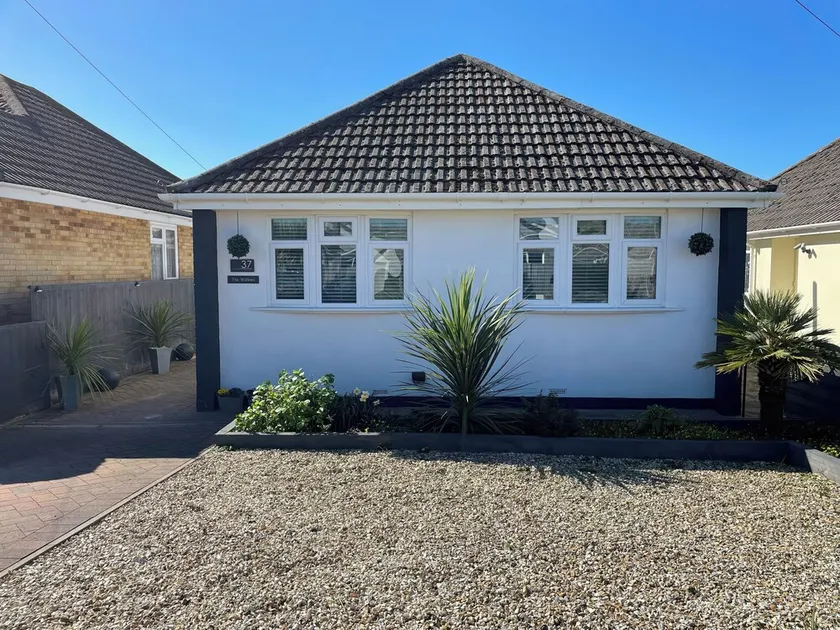 THE WILLOWS, family friendly, with a garden in Preston - Image 1