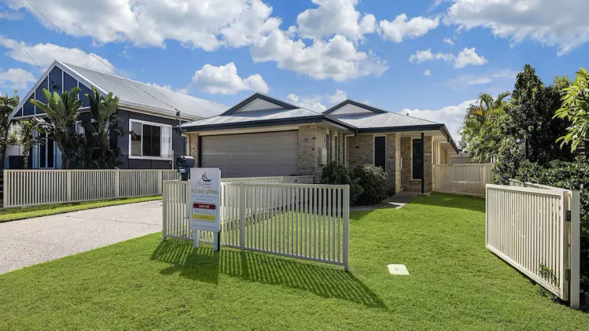 11 Wills Avenue Golden Beach QLD - Image 1