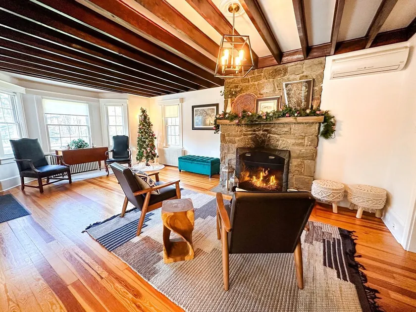 Cozy Family Cottage on Skytop Lodge Property - Image 1