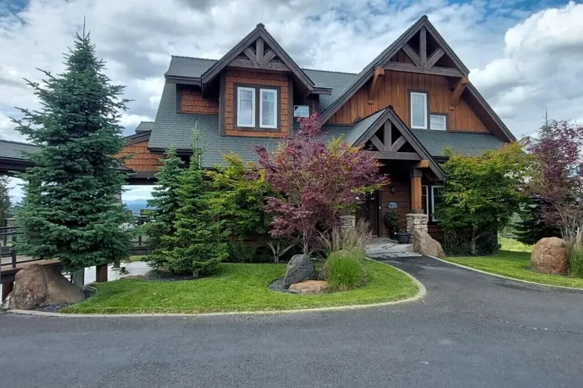 Grand Getaway at Green Bluff w/hot tub, ping pong table, views, views, views! - Image 1