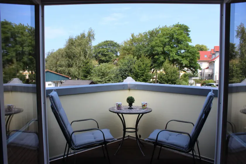 Family-friendly comfort apartment, 100 m to the Baltic Sea beach, with lagoon view - Image 1