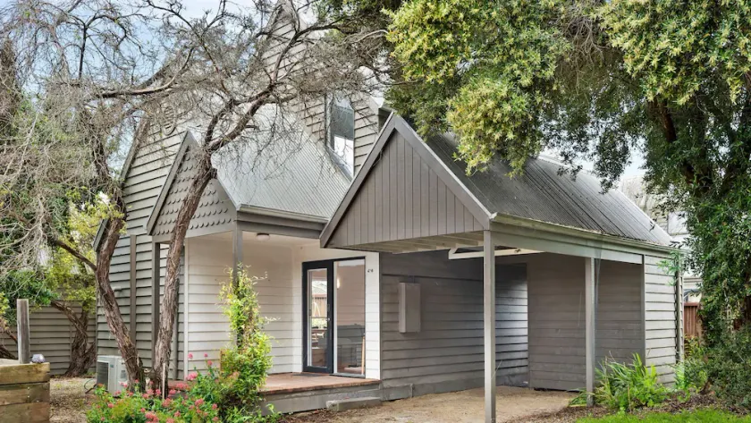Lonsdale Villa 8 - Image 1