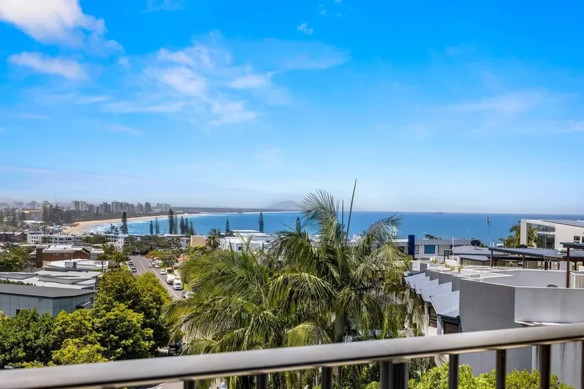 2-Bed near Beach with BBQ & Stunning Ocean Views - Image 1