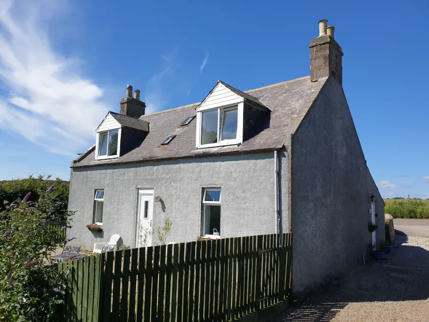 Traditional detached farmhouse, pet friendly - Image 1