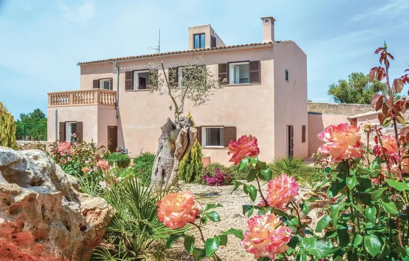 Amazing Home In Ariany - Image 1