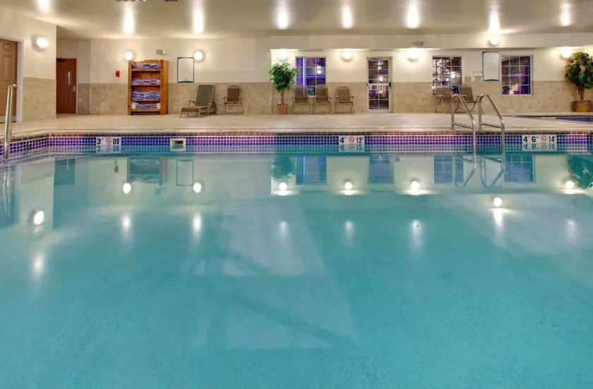1 Bedroom | Indoor Pool + Hot Tub, Free Breakfast - Image 1