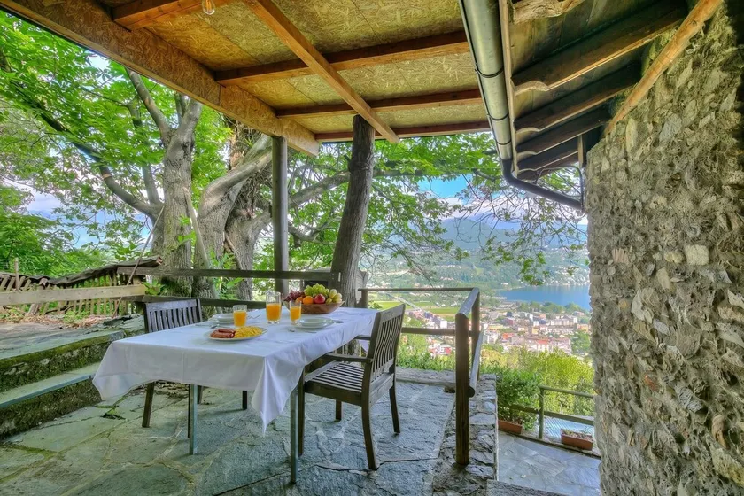 La Capannina Lake & Mountain Views - Happy Rentals - Image 1