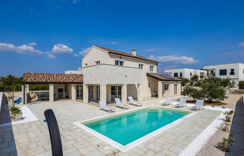 Hermosa casa en Otok Murter - Image 1