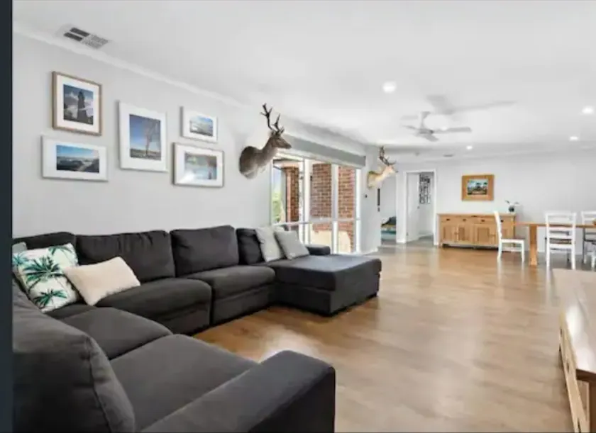 5 bedroom modern villa- sleeps 14 and has it all! - Image 1