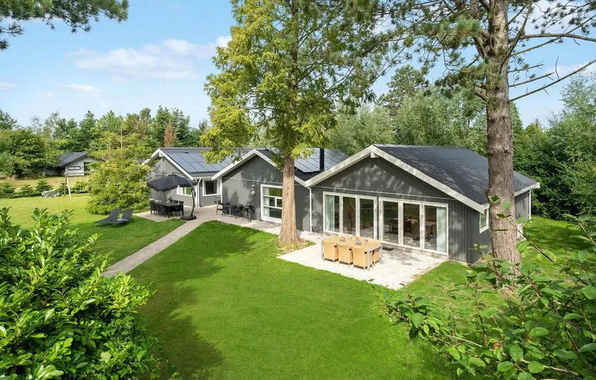 Amazing home in Væggerløse with sauna - Image 1