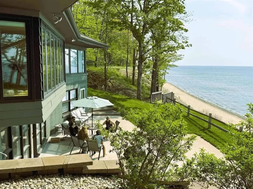 Florence Ely Hunn House-Lakefront-Private Beach - Image 1