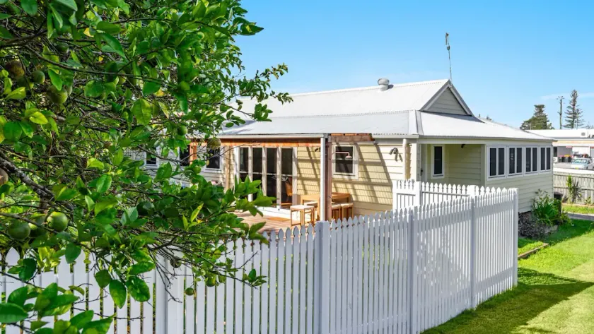 Lime Tree Cottage - Pet Friendly Paradise - Holiday Yamba - Image 1