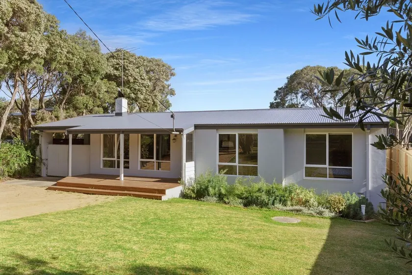 Superbly situated on the southern peninsula and sleeping 8 guests - Image 1