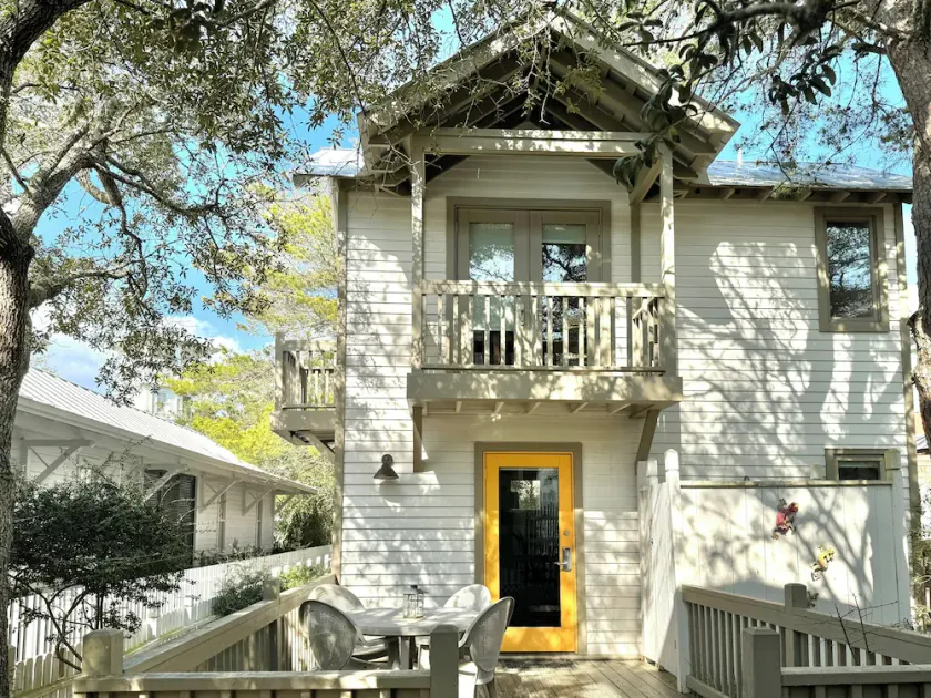 Seaside Guest Cottage 194 Feet to Beach and 1/2 Block to Town + 2 Adult Bikes - Image 1