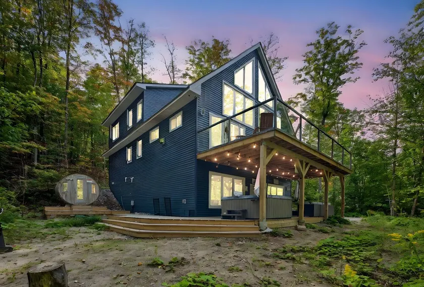 Sleeps-8, Hot Tub, Sauna, EV Charger - Image 1