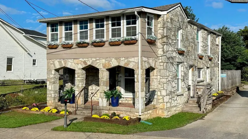 Blakely's Stone Cottage: Walk to downtown Franklin & Civil War Sites - Image 1
