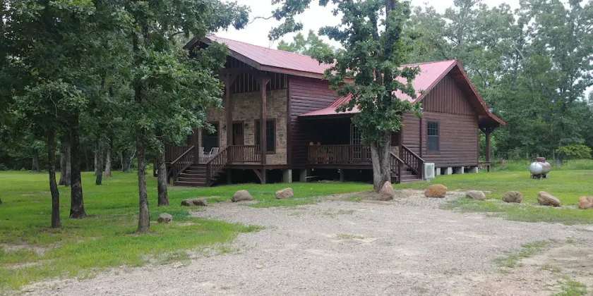 Unikt Log House inbäddat i skogen nära Billy Creek. - Image 1