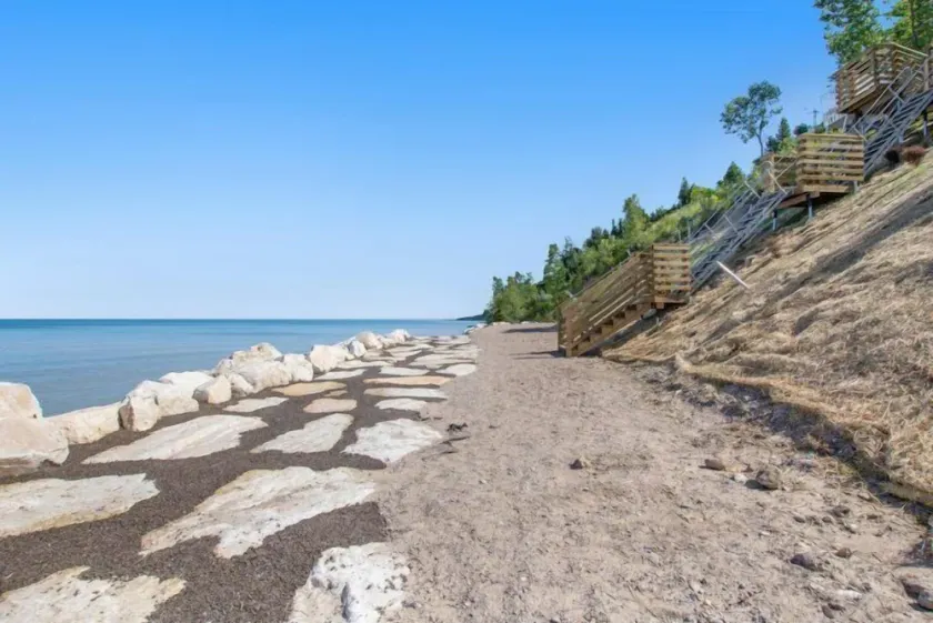 Happy Landings - Coastal home with tram and stairs to beach access! - Image 1
