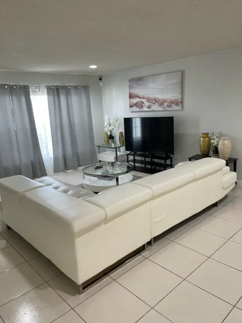 A Great Boca Home Stay - Image 1