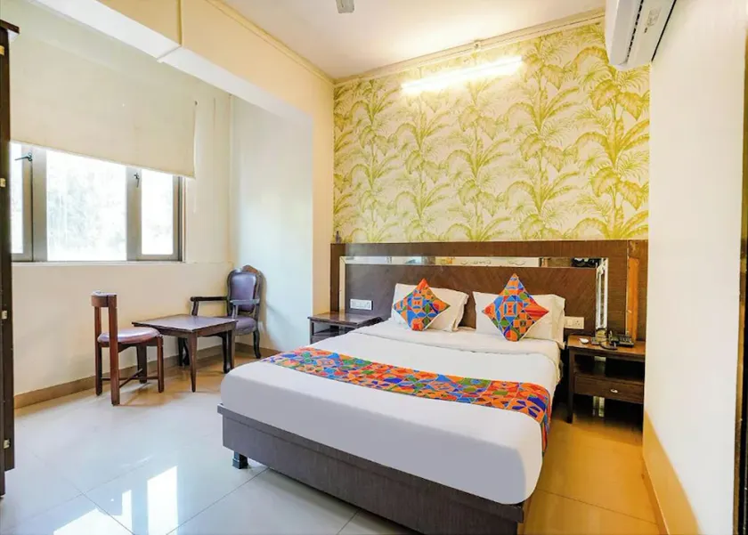 Hotel Gargi Deluxe - Image 1