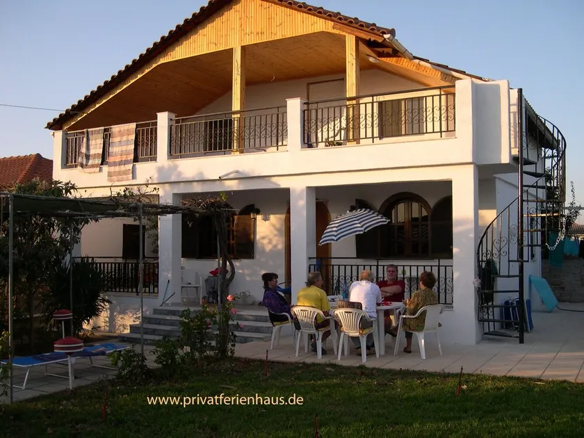 Private vacation home by the sea with a beautiful garden in a quiet location - Image 1