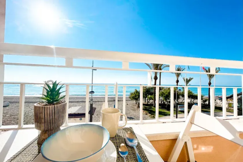 Apartment in der 1. Strandlinie von Sabinillas mit Meerblick - Image 1